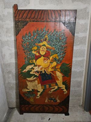 a picture of a painting on the wall of a room