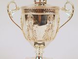 trophée plaqué argent surmonté d'un cheval