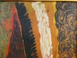 une photo d'un tableau accroché au mur, dans un cadre en bois