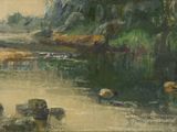 une peinture représentant une rivière avec des rochers et des arbres en arrière-plan