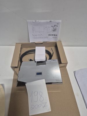 une boîte contenant un ordinateur portable et une imprimante