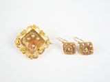 deux paires de boucles d'oreilles en or et un pendentif en or