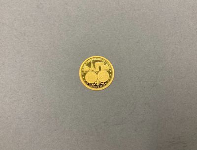 une image représentant une pièce d'or posée sur une surface grise