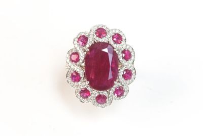 Bague ovale en rubis et diamants