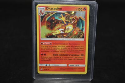 Carte pokémon Dracaufeu Holo cosmos Exclu Canadienne
