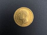 une pièce d'or portant le portrait d'un homme