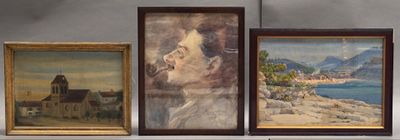 trois tableaux accrochés au mur au-dessus d'un canapé
