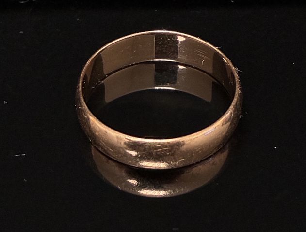 Alliance en or 18 carats 750 millièmes. En règle. Poids brut : 3,...