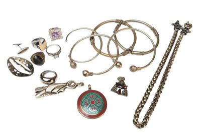 Lot de bijoux fantaisie en métal (en l'état)