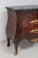 Commode galbée en bois de placage à décor floral marqueté, o… (photo 4)