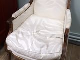 a chair that is sitting in the corner of a room