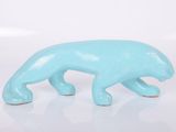 figurine d'ours polaire en céramique bleue sur fond blanc