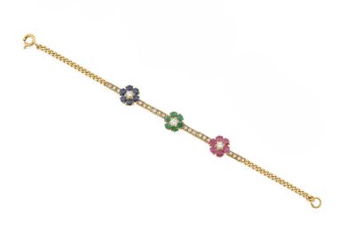 un bracelet en or orné de pierres multicolores montées sur une chaîne