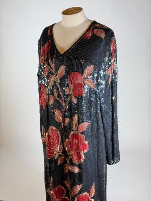 ROBE DU SOIR, Made in India, soie, fond noir à paillettes, b…