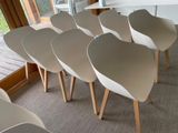 many chairs that are lined up in a room