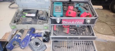 many tools that are sitting on a table