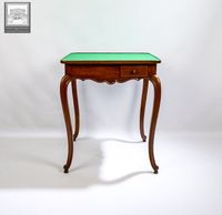 Petit table à jeux en noyer (photo 2)