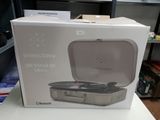 une boîte contenant un tourne-disque