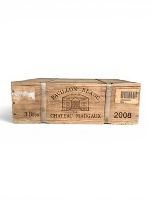 un gros plan d'un coffret à vin en bois sur fond blanc