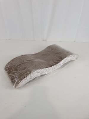 un morceau de tissu posé sur une surface blanche, avec un fond blanc