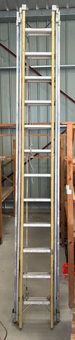 Échelle triple. (Frais en sus 14.28%), TVA récupérable