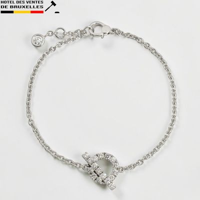bracelet plaqué argent avec un fermoir en forme de cœur et une breloque en forme de cœur sertie d'un diamant