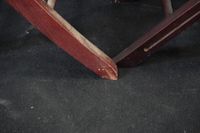 Suite de quatre chaises pliantes cannées en bois teinté. (photo 4)