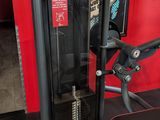 a machine that is sitting on the floor in the room