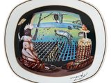 une image d'une assiette avec une peinture dessus