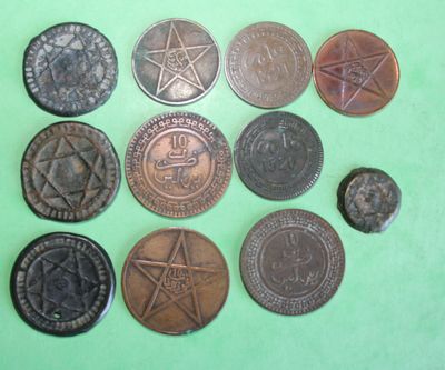 a lot of coins that are sitting on a green surface