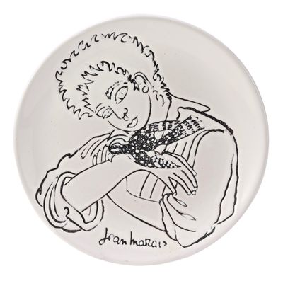 une assiette sur laquelle est représenté un homme portant une cravate