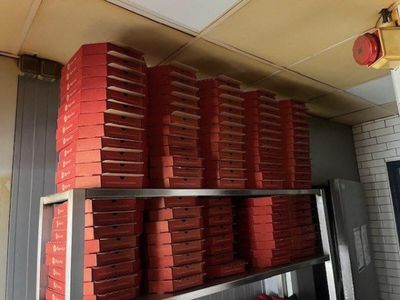 STOCK : 1 lot de boites à pizza en carton siglés PIZZA HUT V…