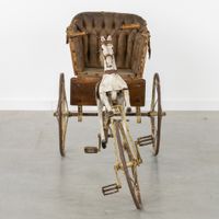 Tricycle ancien ou vélo tiré par un attelage, en bois et mét… (photo 3)
