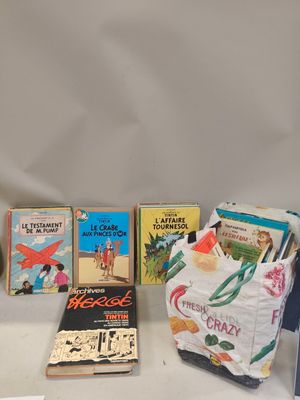 plusieurs livres pour enfants sont alignés sur une table
