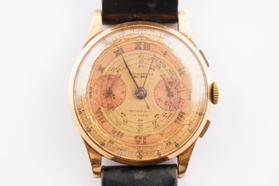 une montre-bracelet en or avec un bracelet en cuir noir