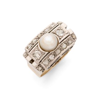 une bague Art déco sertie de perles et de diamants