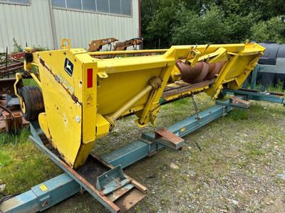 Pick-up John Deere 645 A Avec chariot Cochet, en état de mar…