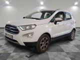 La Ford Eco-Cross blanche est garée sur un sol à damier