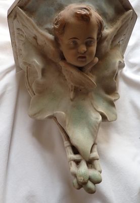 Sellette d'applique en plâtre patiné, plateau soutenu par un…