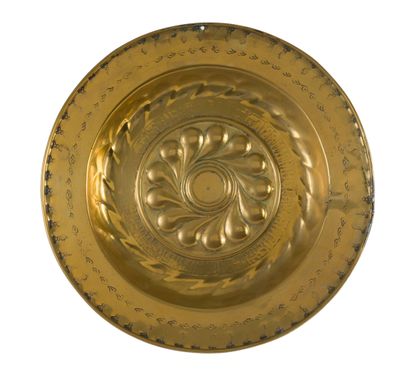 ALLEMAGNE PLAT ROND dit d'offrande en laiton à aile large et…