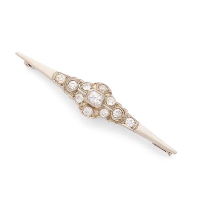 une barrette Art déco en forme de diamant