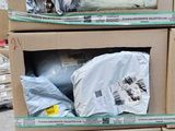trois boîtes empilées les unes sur les autres