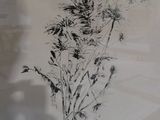 une photo d'une photo d'un vase de fleurs sur une table