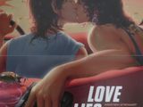 affiche du film « Love Lies Bleeding », mettant en scène deux femmes et une arme à feu