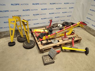 a pile of tools that are sitting on a pallet