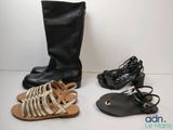 deux paires de sandales noires et blanches, une paire de sandales noires et blanches et une paire de sandales noires et blanches