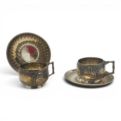 paire de tasses à thé et soucoupes anciennes en argent et or