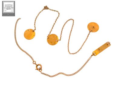 une photo d'un collier et d'un bracelet avec une chaîne en or