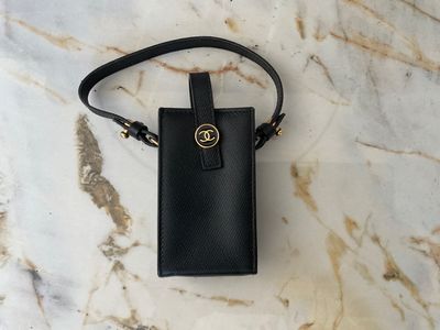 michael korsh black leather phone case with gold hardware