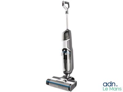 gros plan d'un aspirateur sur fond blanc